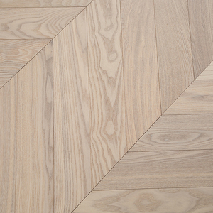 Plancher en bois de frêne brossé multicouche durable ISO9001, grade AB, anti-rayures, T&G 15 mm, installation facile, type chevrons, pour la maison et le bureau - Product Image 2