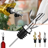 Vertedor de botellas a precio de fábrica, vertedor de botellas de licor con tapa automática para Alcohol, caño de vertido de acero inoxidable con enchufe para vino