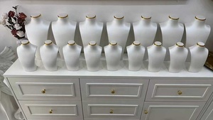 लक्जरी चमकदार काले बेज पु चमड़े के हार प्रदर्शन का प्रतिमा मेनेक्विन सोने से सजे भंडारण के लिए खड़ा है - Product Image 2