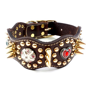 Collar Ajustable para Perros Medianos y Grandes, Modelo 2026, con Púas Anti-Lobo, Cristal de la Suerte, Cuero Genuino Retro, Impresión Personalizada - Product Image 1