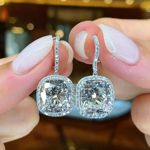 Orecchini Tiffany & Co. con Diamanti in Oro Bianco, Taglio Cushion, Colore D, Naturali Certificati GIA, Gioielli Classici da Matrimonio per Donna - Product Image 3