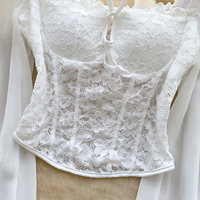 Chemisier court élégant pour femme, style français, col halter carré, avec empiècements en dentelle et manches longues lanternes, pour l'automne