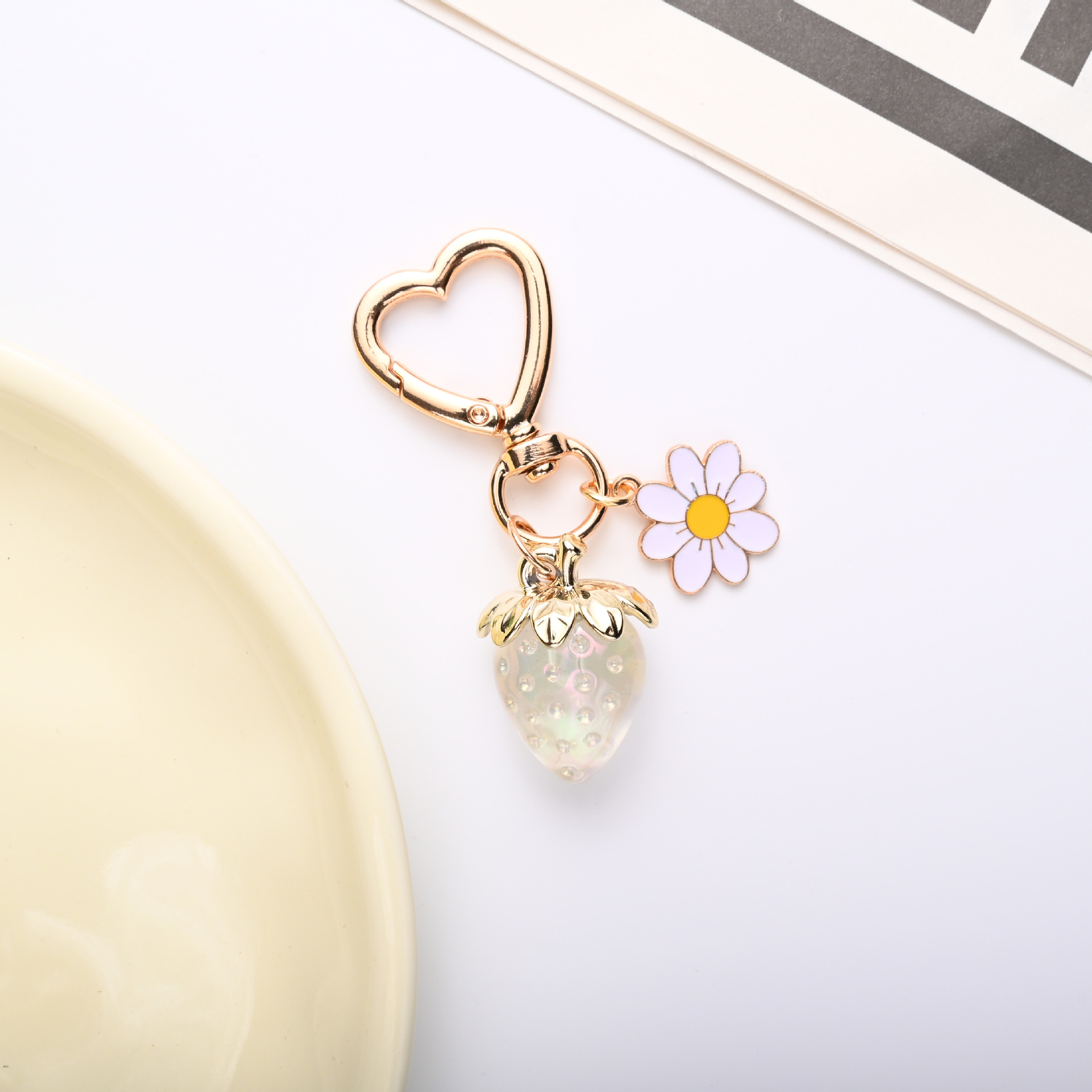 heart - shaped small flower transparent color strawberry