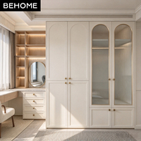 Armoire intégrée de style français sur mesure avec coiffeuse, vitrine LED en verre cannelé cintrée pour mobilier de chambre de villa et d'appartement