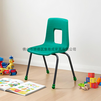Chaise d'école moderne, durable et écologique pour étudiants, avec structure métallique et trous carrés, en plastique PP empilable pour salle de classe