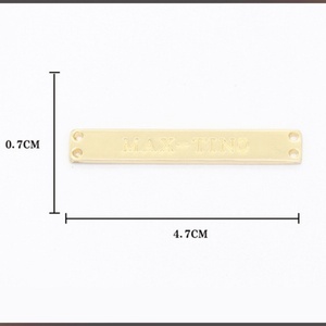 ป้ายโลหะออกแบบเองสำหรับเสื้อผ้า พร้อมพับปลาย สำหรับฮิญาบ/ผ้าพันคอ/เสื้อผ้า - โลโก้แบบนูน เป็นมิตรกับสิ่งแวดล้อม - Product Image 6
