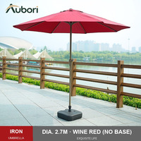 Grandes parasols de jardin avec tissu résistant à l'eau et design écologique, livrés sans base, pour une utilisation moderne sur la terrasse des villas.