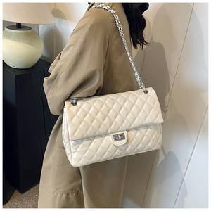 Bolso de hombro informal de gran capacidad para mujer y niña con logotipo de impresión personalizado estilo de temporada de otoño e invierno - Product Image 4