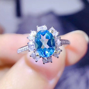 Anello da Donna con Zircone Tonalità Acquamarina Lucida, Gioiello Trendy per Uso Quotidiano - Product Image 1
