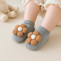 Chaussettes pour bébé à fleurs mignonnes, chaussettes antidérapantes en coton pour nourrissons, chaussettes à grip en silicone pour tout-petits, chaussettes de marche
