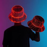 Chapeau LED Rave Bucket Hat, Chapeau Lumineux Fou 7 Couleurs Chapeau de Fête, Chapeau de Fête Luminescent dans le Noir Rechargeable par USB Équipement de Festival