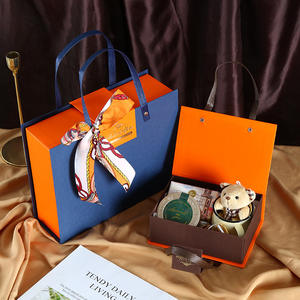 Caja de Regalo de Cartón Ecológica de Alta Gama con Asas y Logotipo Personalizado para Empaque de Ropa de Lujo - Product Image 5