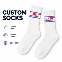 Chaussettes de sport personnalisées blanches, avec revers rayé et texte personnalisé, marque privée, design flexible et tricot respirant