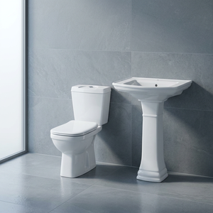 Ensemble de salle de bain carré en céramique deux pièces avec WC, réservoir, abattant et lavabo sur pied – Inde - Product Image 2