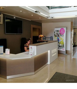 आकर्षक पीले फिनिश कृत्रिम पत्थर का आकार रिसेप्शन डेस्क - Product Image 2