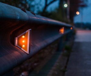 Feux de balisage solaires, réflecteurs de délimitation, matériau PC + fonte, étanchéité IP68, 3 LED pour une visibilité accrue, sécurité routière - Product Image 3