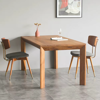 Table à manger assemblée sur mesure, plateau en placage de chêne blanc, pieds en chêne massif, style nordique, usage domestique, commercial, bureau, hôtel, villa, entrée