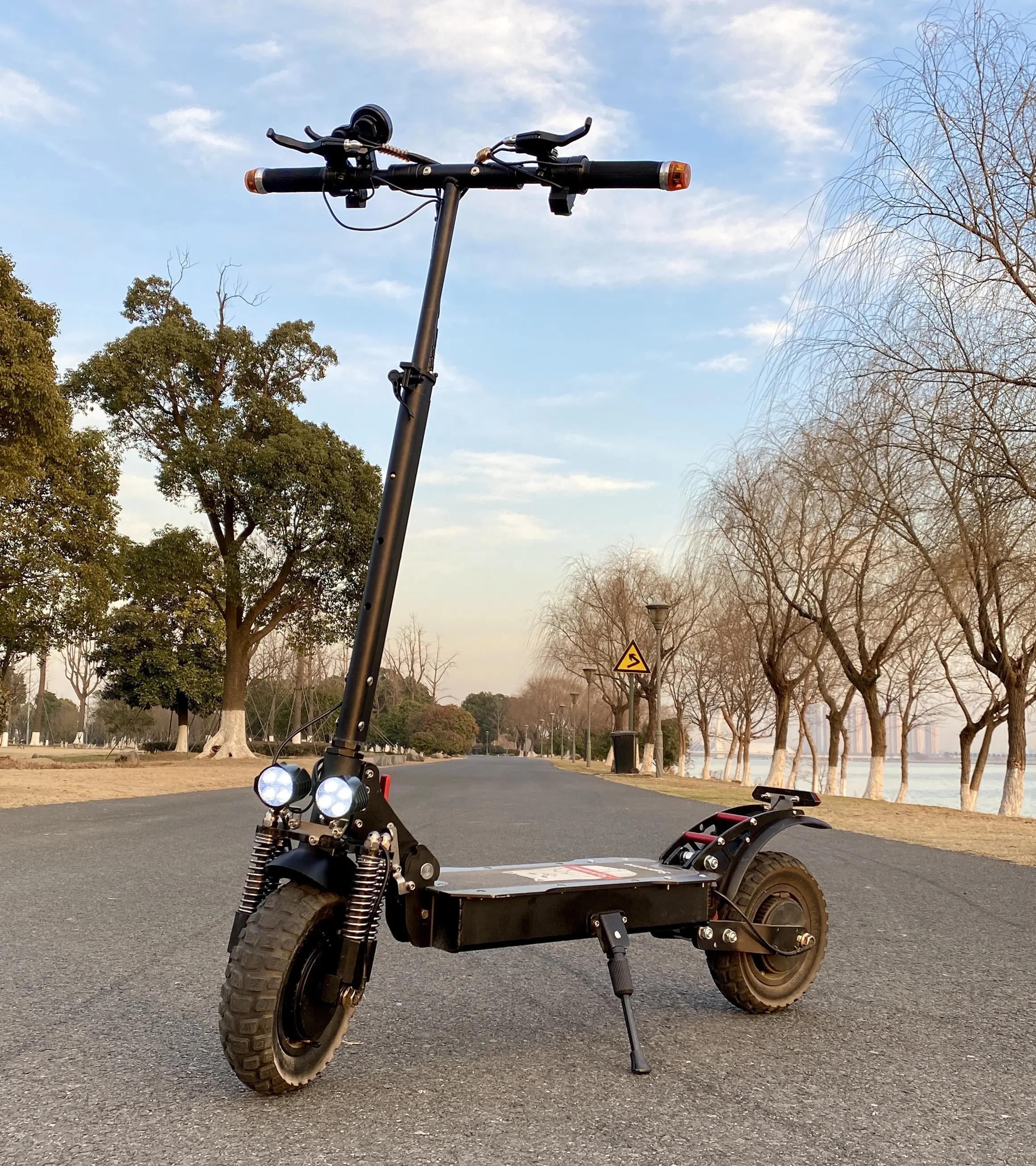 Moda de alta potência scooter elétrico rápido Remoto opcional 45 KMH velocidade rápida luz de Alarme scooter elétrico scooter elétrico