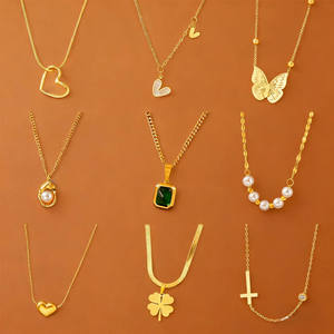 Collana in Acciaio Inossidabile MW Placcata Oro 18k PVD 316L Ipoallergenica con Cuore a Conchiglia, Farfalla e Numeri Romani - Product Image 1