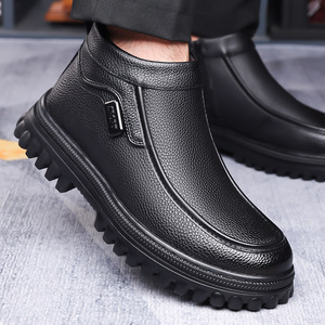 Botas de cuero cálidas con forro polar para hombre, zapatos de media pantorrilla impermeables y antideslizantes con suela gruesa para hombres de mediana edad y mayores - Product Image 3
