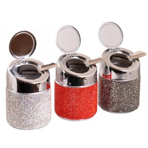 Alla moda di lusso <span class=keywords><strong>posacenere</strong></span> portatile <span class=keywords><strong>Auto</strong></span> cristallo <span class=keywords><strong>Auto</strong></span> <span class=keywords><strong>posacenere</strong></span> tazza Bling strass classe all'ingrosso <span class=keywords><strong>posacenere</strong></span> <span class=keywords><strong>per</strong></span> <span class=keywords><strong>Auto</strong></span> accessori regali - Product Image 1