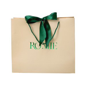 Sacchetti Regalo di Lusso Personalizzati in Carta Bianca con Manici per Scarpe e Abbigliamento, Ecologici e Riciclabili, Stampa Serigrafica - Product Image 4