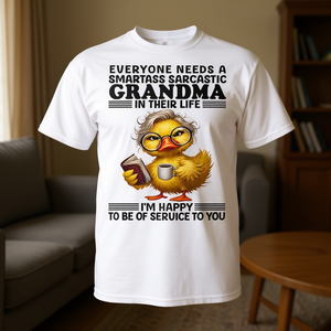 T-shirt unisexe à col rond et manches courtes avec impression numérique « Tout le monde a besoin d'une grand-mère sarcaste et intelligente » - Product Image 3