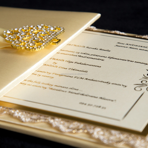 レースリボンバックル付きカスタムラグジュアリーシルクフォリオ結婚式招待カード - Product Image 5