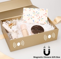 Vente en gros carton avec logo personnalisé Boîte postale en carton pour vêtement Papier d'emballage ondulé Boîte d'emballage d'expédition pour robe
