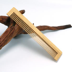 Pettine in Bambù di Alta Qualità con Logo Personalizzato, Denti Larghi Antistatici, Alla Moda per Viaggi - Product Image 3