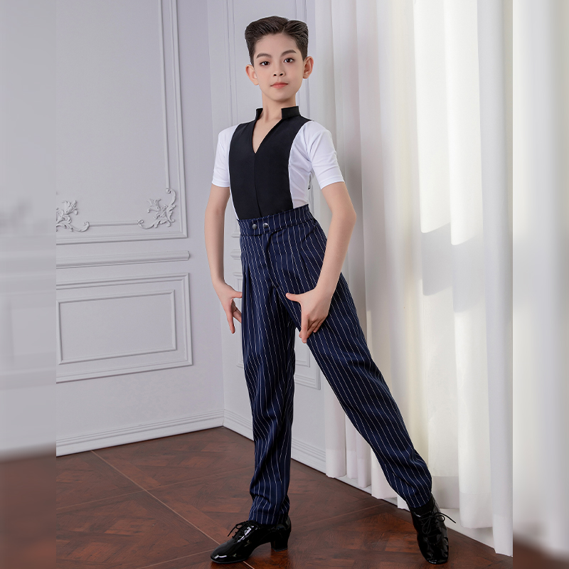 White short sleeve+blue pants