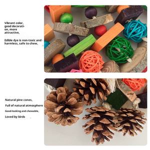 Giocattolo a spirale grande per pappagalli, per affilare il becco, mordere, strappare e distruggere, con blocchi di legno massello e palline di rattan colorate decorative - Product Image 3