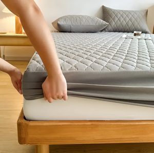 Protège-Matelas Imperméable et Respirant Matelassé avec Jupe de Lit, Nappe Pliable, Couleurs Noir, Blanc, Gris – Vente en Gros - Product Image 4