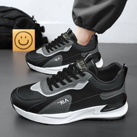 Baskets de jogging rétro imperméables et coupe-vent en cuir synthétique souple avec empiècements dégradés et talonnette discrète