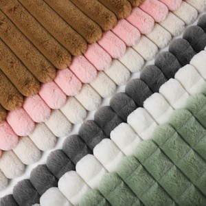 Fourrure de lapin artificielle de haute qualité, douce et non pelucheuse, pour les couvertures de bébé et les vêtements d'hiver - Product Image 2
