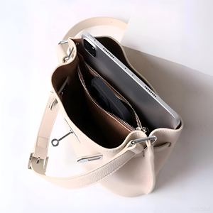 Bolso de Mano Tipo Cubo Impermeable de Cuero Genuino <span class=keywords><strong>GULU</strong></span> con Dos Correas, Nuevo Modelo 2025, 23*22*11cm - Product Image 6