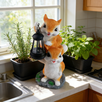 Niedliche Doppel-Eichhörnchen Gartenfigur aus Kunstharz - Laternen-Tragendes Design, Perfekt für Terrassen- und Rasendekoration & Fantasievolle Außenatmosphäre