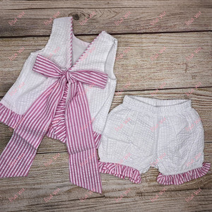 Set di <span class=keywords><strong>Abbigliamento</strong></span> Estivo per Bambine con Monogramma, Senza Maniche, Fiocco sul Retro, Righe Seersucker e Volant - Product Image 6