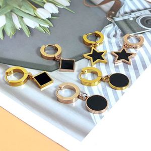 Pendientes de Oro Rosa de 18K Coreanos con Diamantes y Acero Inoxidable, Diseño Geométrico Simple y Elegante, Lindos y Modernos para Mujer - Product Image 2