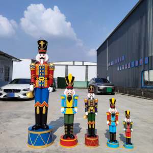 Sculpture en résine de fibre de verre <span class=keywords><strong>rouge</strong></span> <span class=keywords><strong>et</strong></span> verte en gros, décoration extérieure, <span class=keywords><strong>casse</strong></span>-<span class=keywords><strong>noisette</strong></span> de Noël en résine, statue de soldat - Product Image 6