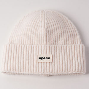 Вязаная шапка-бини с вышитой нашивкой на заказ для женщин: тепло и стиль на зиму - Product Image 6