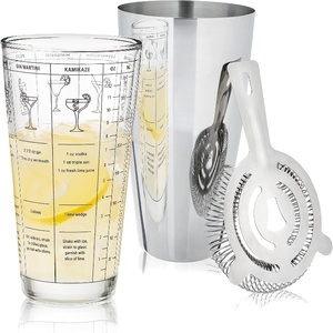Ensemble de 3 pièces avec <span class=keywords><strong>7</strong></span> recettes de cocktails et <span class=keywords><strong>mesures</strong></span> imprimées sur verre à mélanger, comprend un shaker <span class=keywords><strong>en</strong></span> <span class=keywords><strong>étain</strong></span> et une passoire Hawthorne - Product Image 1