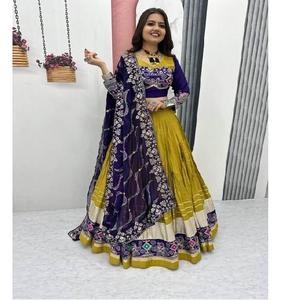 Tenue traditionnelle Navratri Lehenga Choli avec broderie au fil et travail de sequins pour les femmes célébrant les nuits du festival Garba - Product Image 6