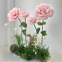 Grande fleur en papier rose faite à la main pour la Saint-Valentin, décoration de centre commercial, combinaison d'ornements, fleurs artisanales