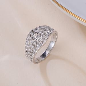 แหวนหมั้นเพชรโมอิสสีทอง18K สำหรับผู้ชาย - Product Image 4