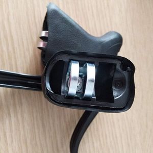 Palancas de freno de bicicleta de aleación de aluminio, diseño ergonómico de 2 dedos para bicicleta de carretera - Product Image 4