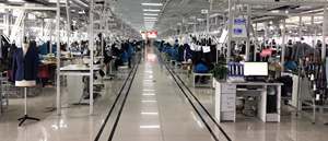 Costume d'affaires classique pour hommes pour les occasions formelles gris foncé, teint uni, revers cranté, bouton en corne - Product Image 6