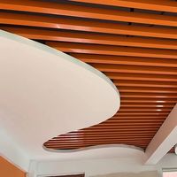 Plafonds en PVC à design en bande, système de grille encastrée, matériau ignifuge