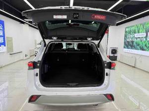 <span class=keywords><strong>Toyota</strong></span> Highlander Hybride 4x4 Premium <span class=keywords><strong>7</strong></span> <span class=keywords><strong>places</strong></span> SUV d'<span class=keywords><strong>occasion</strong></span> 2023 - Efficacité hybride, stabilité 4x4, votre SUV <span class=keywords><strong>7</strong></span> <span class=keywords><strong>places</strong></span> idéal - Product Image 6