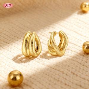 Hengdian Sieraden Gedraaide Gouden Oorknopjes Messing Verguld 18K Goud Mode Sieraden Groothandel voor Vrouwen Dagelijks & Feest - Product Image 3